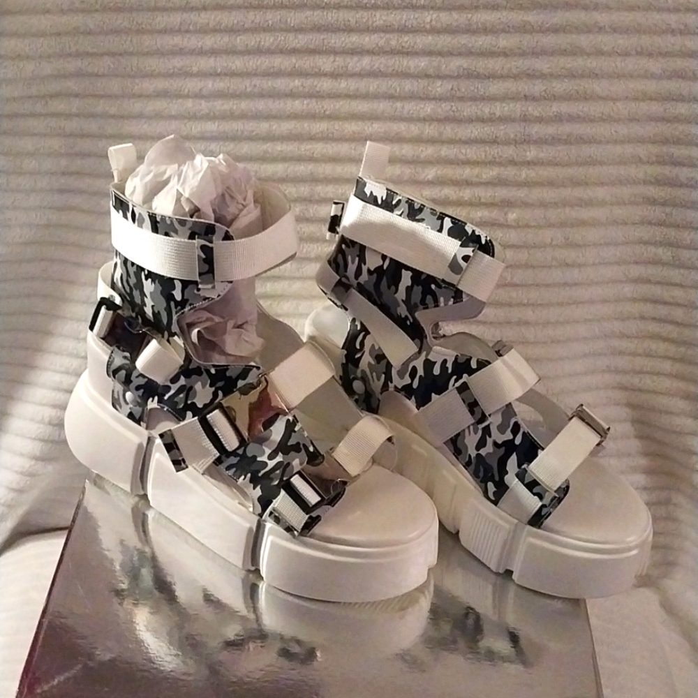 Anthony Wang gladiator sandal in grey camouflage size 8.5